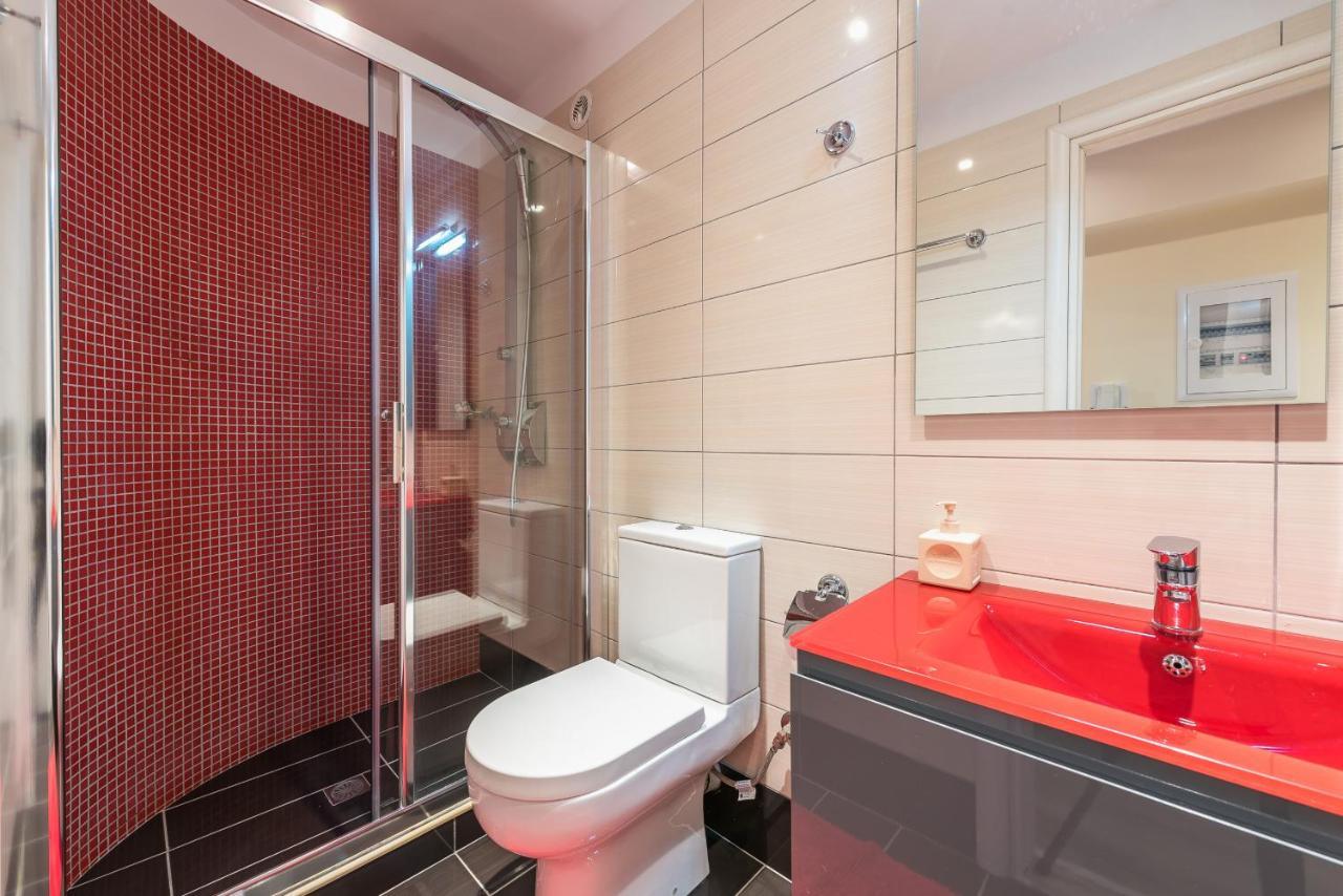 An Impressive 2 Bdr Apt In Glyfada Атина Екстериор снимка